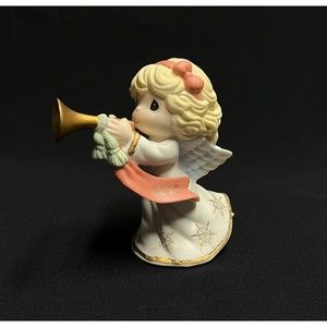 2013 Precious Moments #131001 "Peace On Earth and Goodwill To All" Figurine